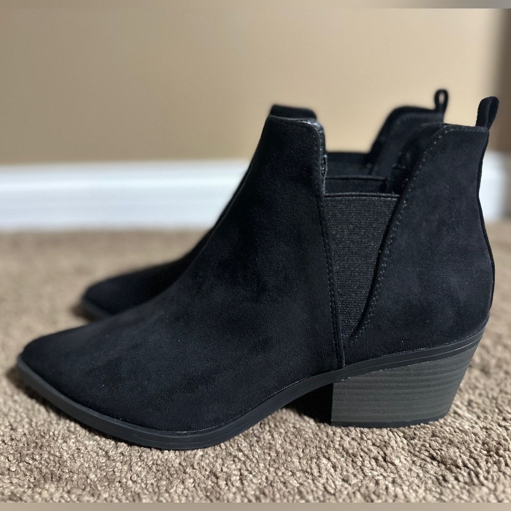 Universal Thread Sylvie Ankle Booties